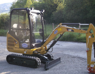 Bagger Caterpillar CAT 301.7 