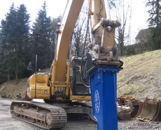 Bagger CAT 320 DL mit Hydraulikhammer 