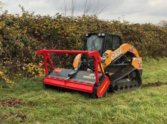 Seppi Forstmulcher Miniforst für Bobcat/Case Kompaktlader Deltalader Bobtach Aufnahme 