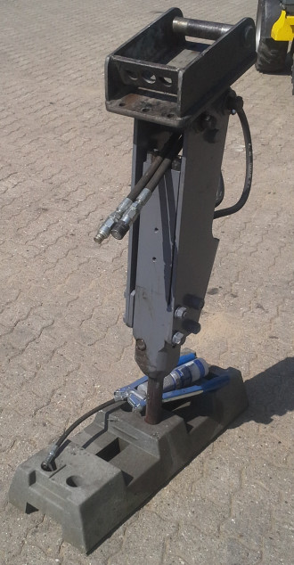 Koparka z młotem hydraulicznym MS 01 