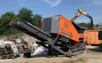 Mobiler Steinbrecher mit Bedienpersonal Arjes 