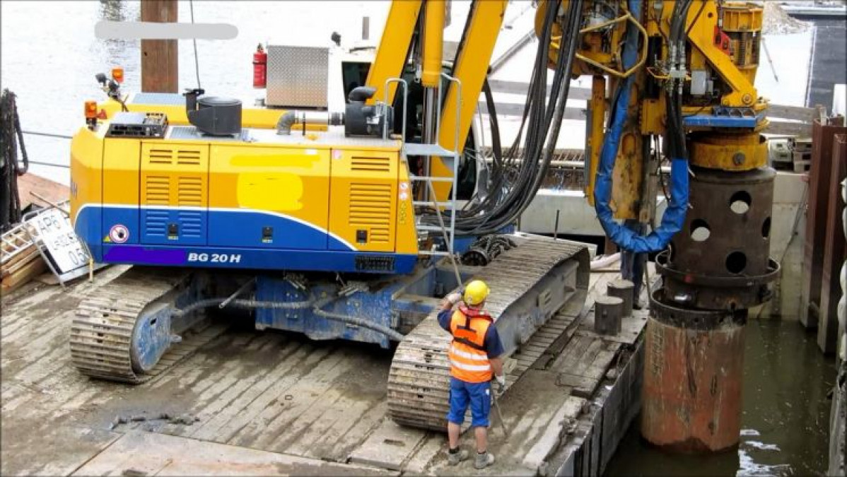 Bauer BG 20 H Drehbohranlage