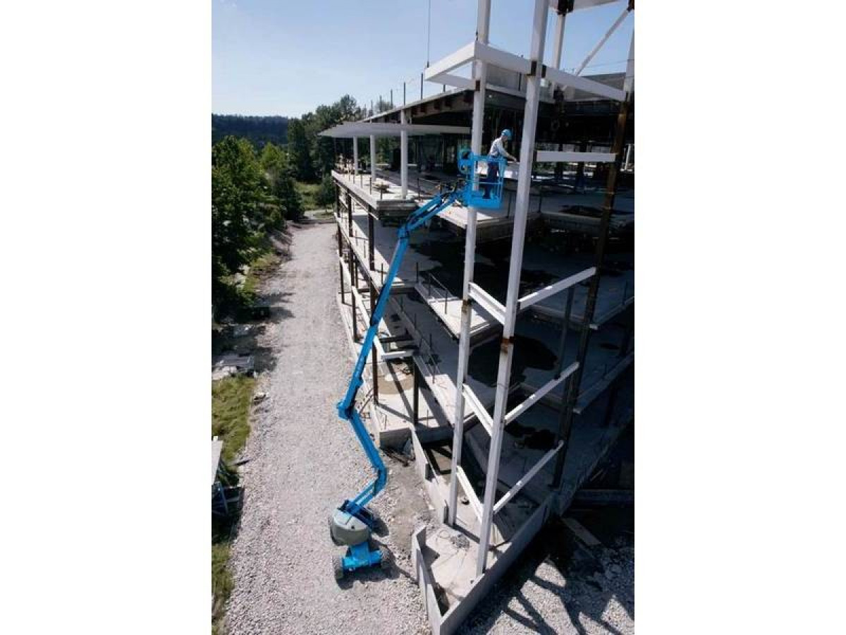 Gelenkteleskopbühne 18m GENIE Z-51/30JRT Allrad