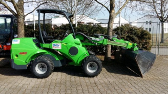 Kompakt Radlader AVANT 745