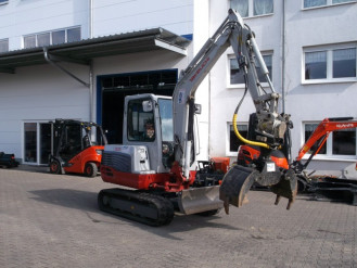 Koparka kompaktowa TAKEUCHI TB 235 