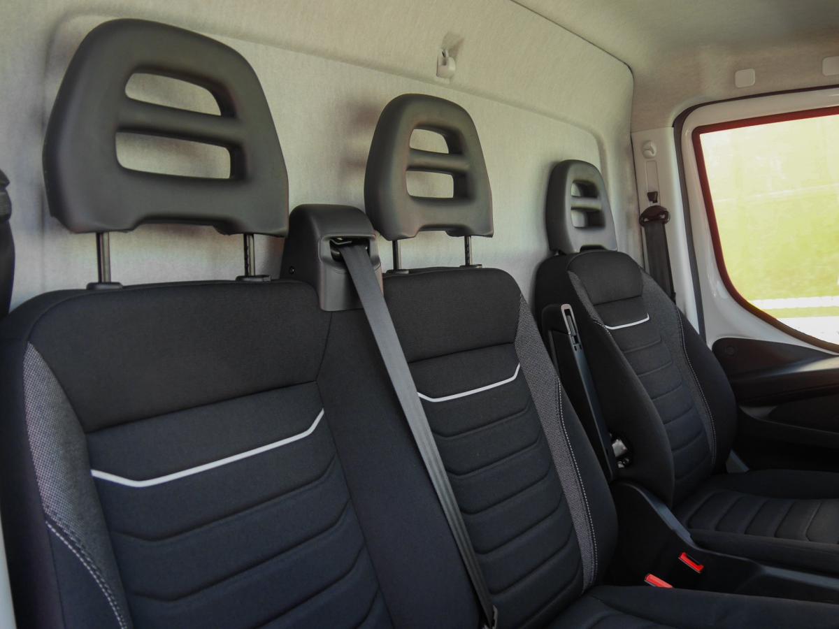 Transporter Koffer Hecktüren 3,5t Iveco Daily