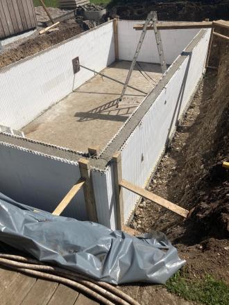 Pool-Verfüllung, Pool betonieren