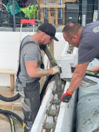 Pool-Verfüllung, Pool betonieren