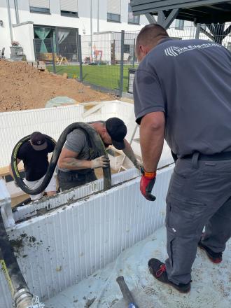 Pool-Verfüllung, Pool betonieren