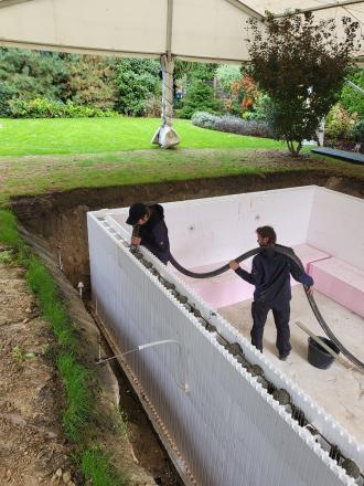 Pool-Verfüllung, Pool betonieren