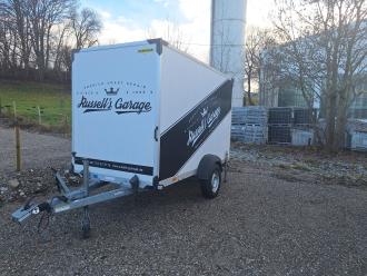 PKW Kofferanhänger mit Auffahrrampe Ges-Gew. 1500 kg 