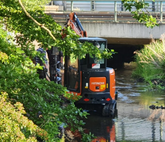 Hitachi ZX 26 U 
