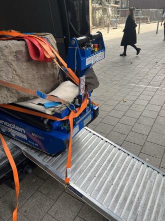 Wspinaczka po schodach, do: 600 kg I zawsze z 1 operatorem zapewnionym przez nas