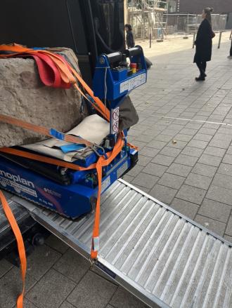 Wspinaczka po schodach, do: 600 kg I zawsze z 1 operatorem zapewnionym przez nas