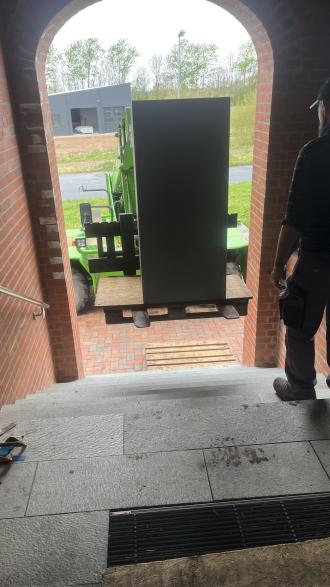 Wspinaczka po schodach, do: 600 kg I zawsze z 1 operatorem zapewnionym przez nas
