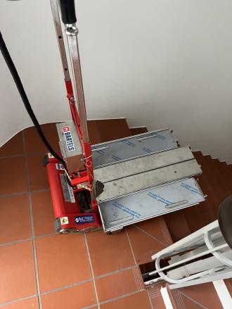 Wspinaczka po schodach, do: 400 kg I zawsze z 1 operatorem zapewnionym przez nas
