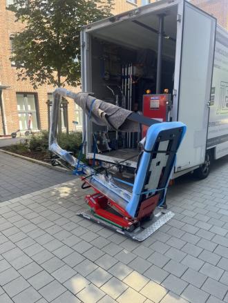 Wspinaczka po schodach, do: 400 kg I zawsze z 1 operatorem zapewnionym przez nas
