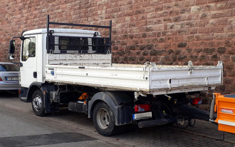 LKW-Kipper 7,49 t mieten MAN 8.220