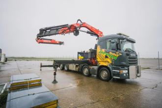 LKW mit Ladekran Hakenhöhe 33 m 