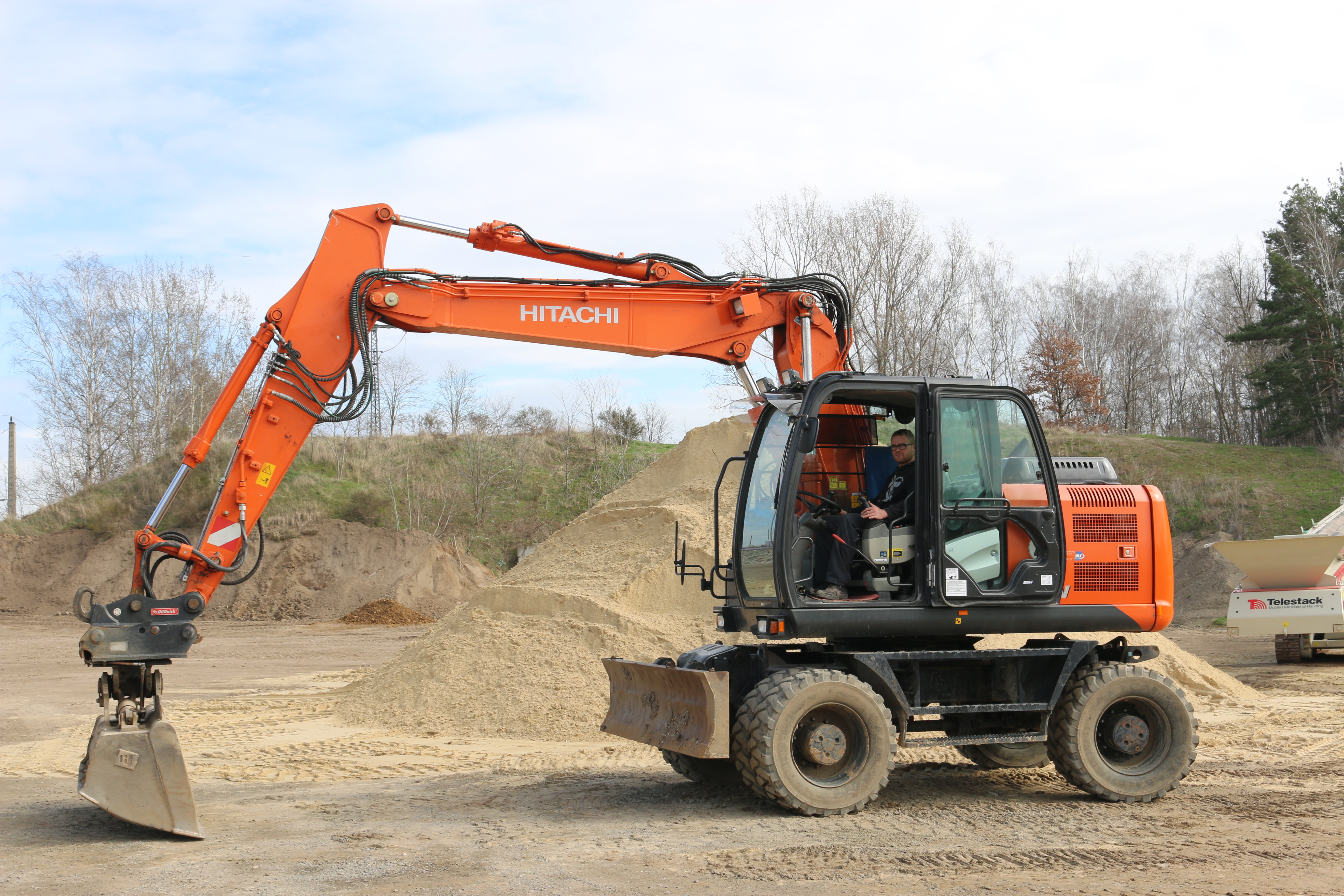 Mobilbagger Hitachi ZX140-5 mieten