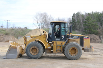 Radlader mit Fahrer mieten CAT 950G 