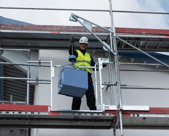 Elektroseilwinde mit Schwenkarm Gerüstbauaufzug 230 V Tragkraft 150 kg 