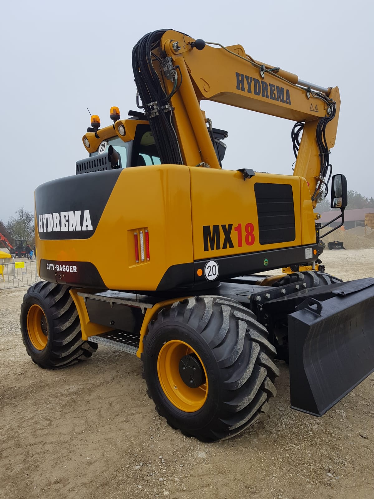 HYDREMA Mobilbagger MX18T4 mieten