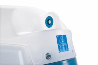 TOI® FRESH Toilettenkabinen mit WC und Urinal sowie Spiegel und Kleiderhaken