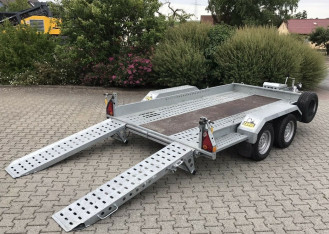 Samochód niskopodwoziowy 3500 kg Brian James