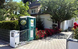 Toilettenkabinen mit Handwaschbecken - Kini Heisl: Dei scheens Dixi Klo (für Event, Baustelle und Feier)