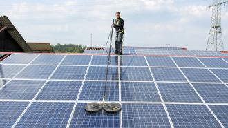 Solarreinigungssystem Isolar 800 mit Hd-Reiniger und Tragesystem