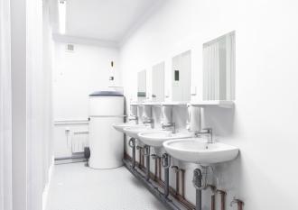 Dusch-Container mit 5 Duschen und Flur Sanitärcontainer